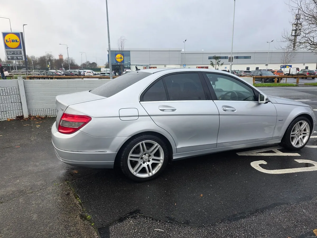 Mercedes-Benz C-Class 2011 - Image 4