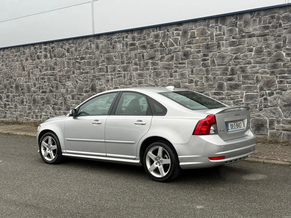 Volvo s40 R-Design NEW NCT €1950 - Image 4