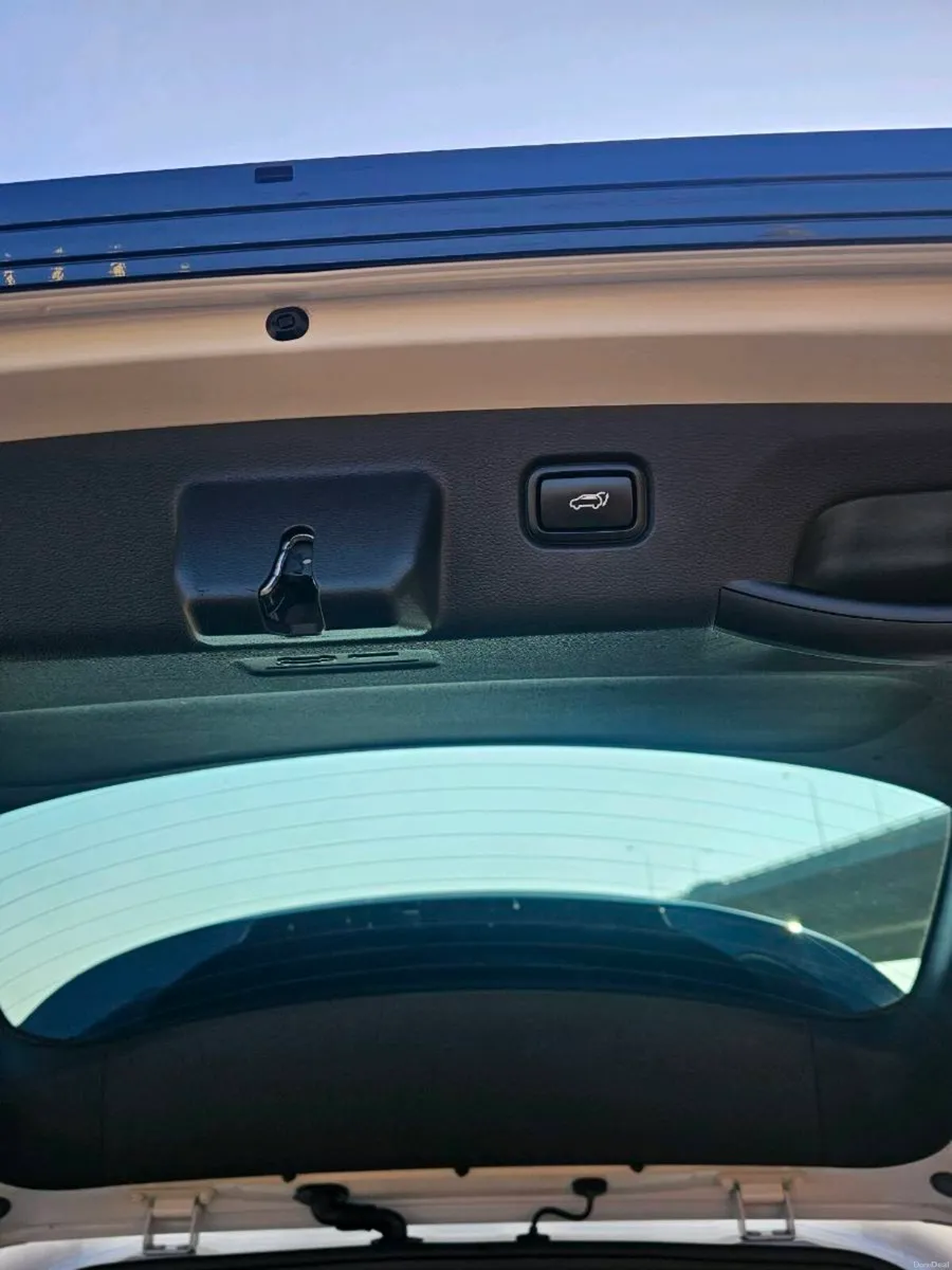 KIA SPORTAGE GT LINE HYBRID ONLY 53000KM - Image 4