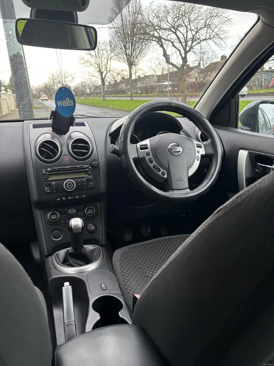 Nissan Qashqai 1.6 Petrol  LOW MILEAGE - Image 2