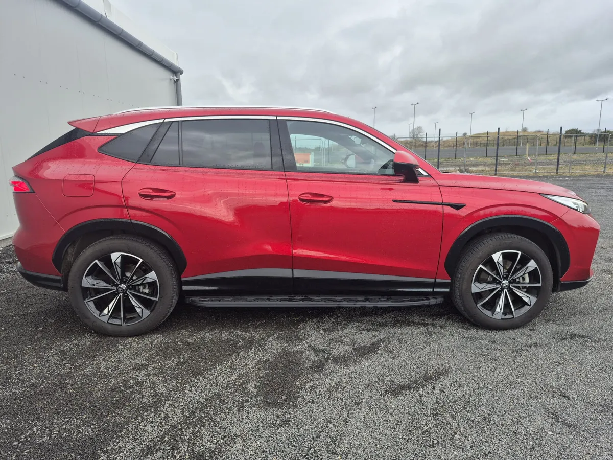 MG HS Phev 2026 OFFER €2500 Booster - Image 3