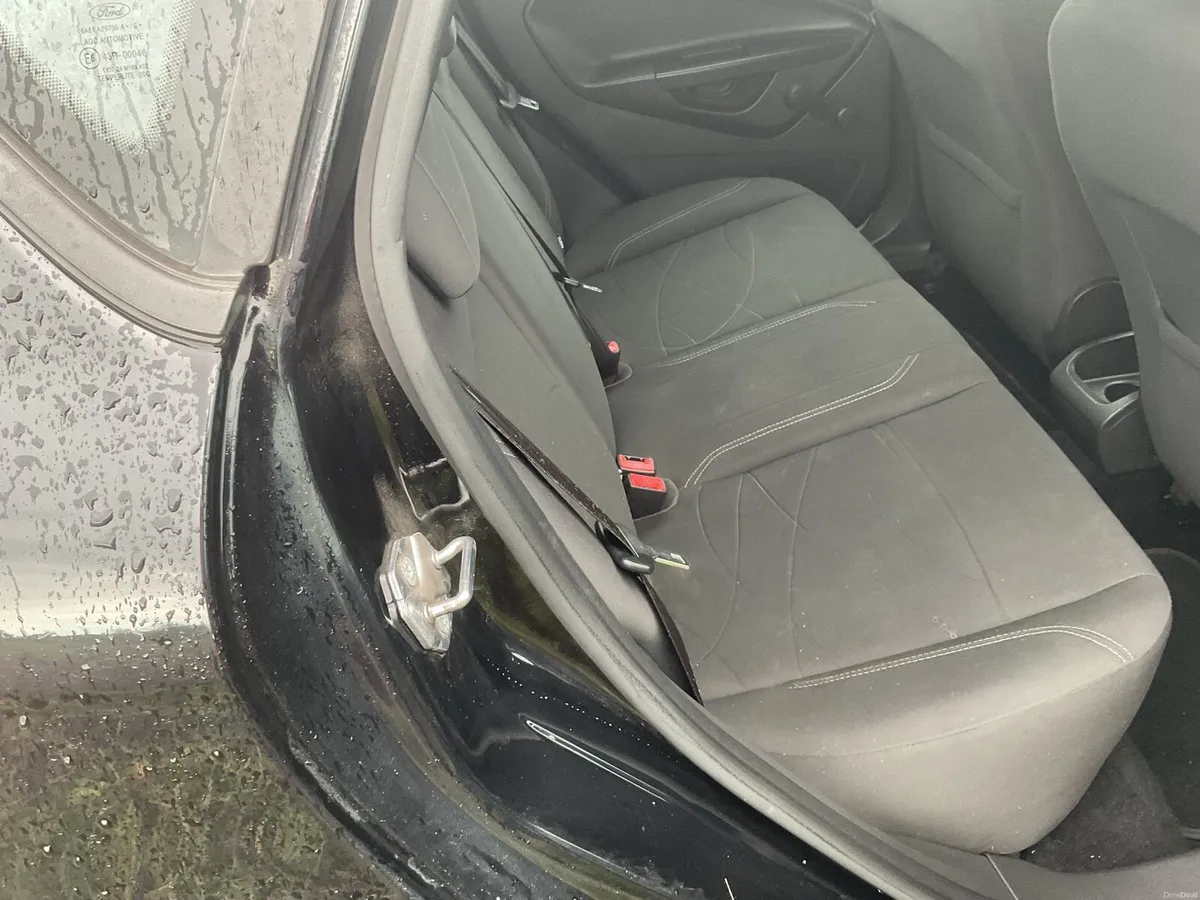 2017 ford fiesta 1.2 petrol - Image 4