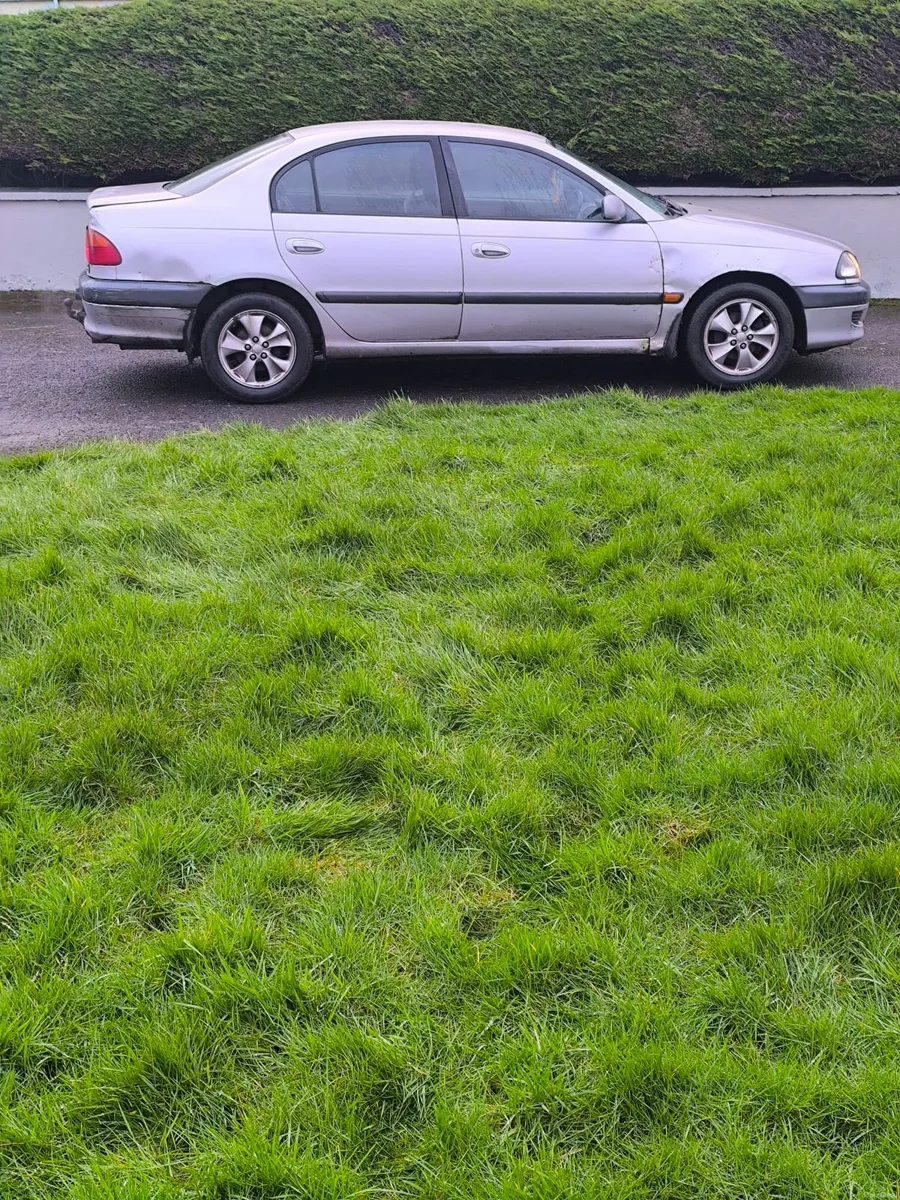 Toyota Avensis 1999 - Image 2