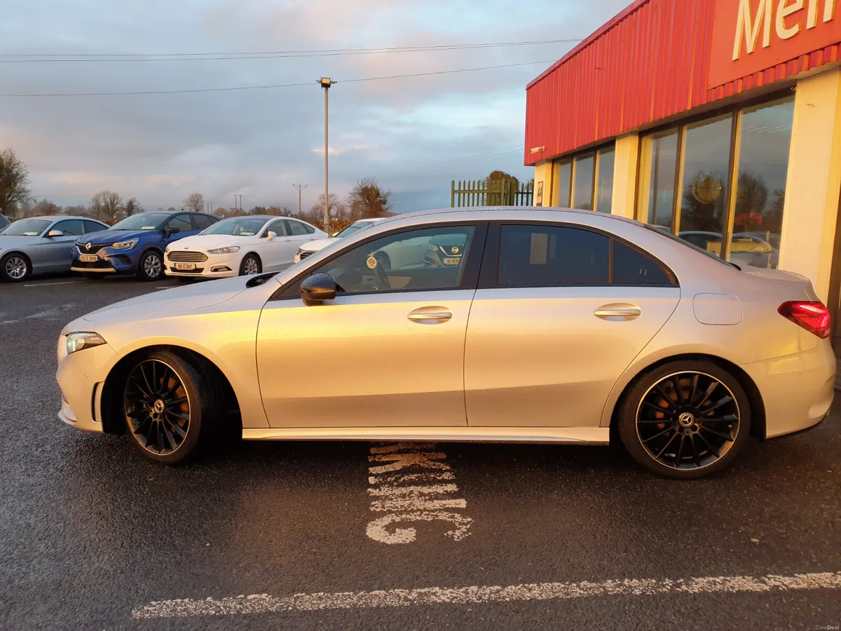 Mercedes-Benz A180D AMG LINE AUTO - Image 3