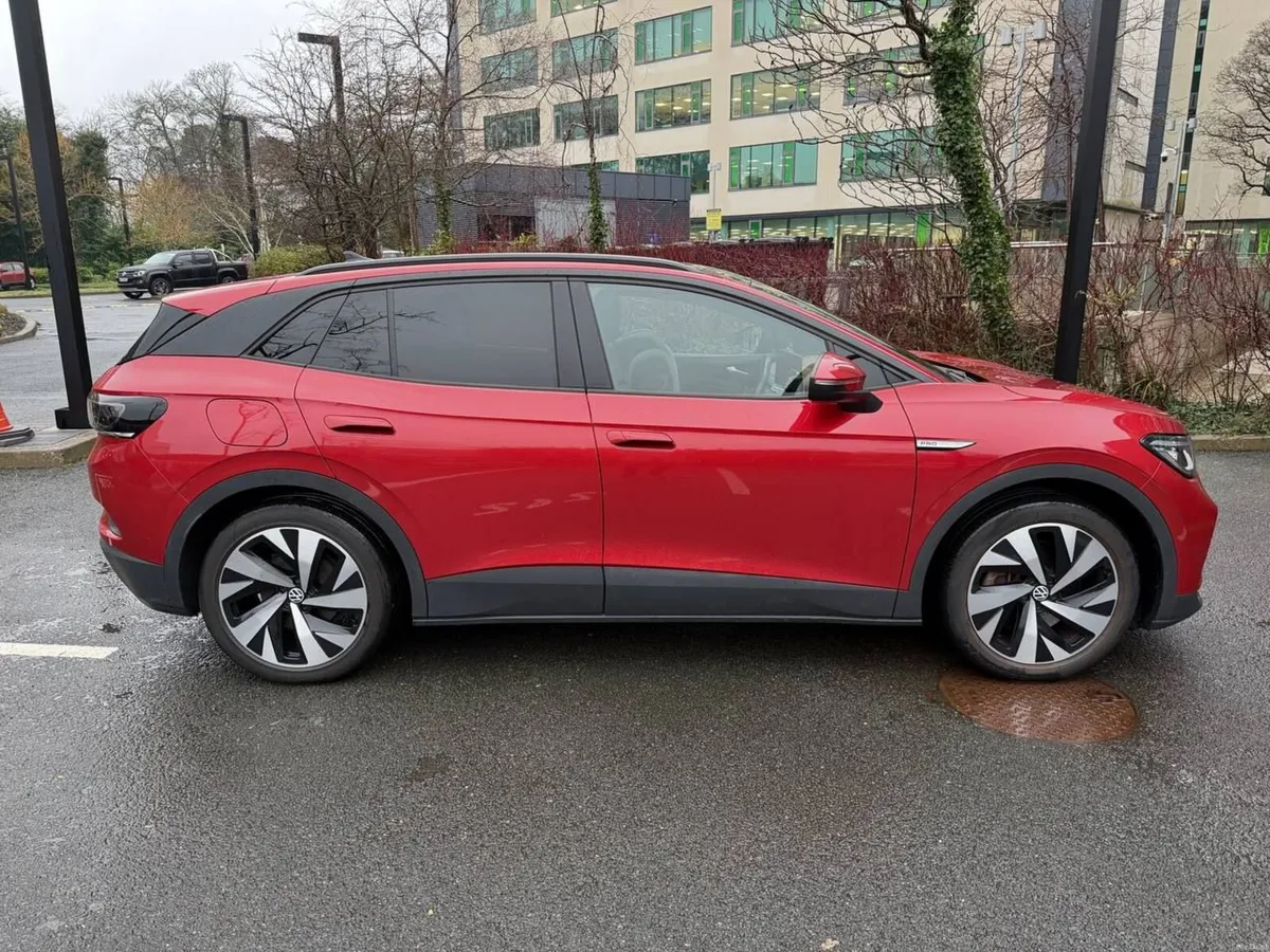 ID.4 TECH | Sunroof | HUD | 20" alloy | 360 Camera - Image 3