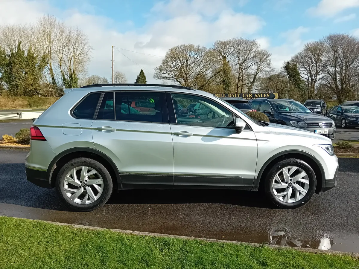 Volkswagen Tiguan 2023 - Image 2
