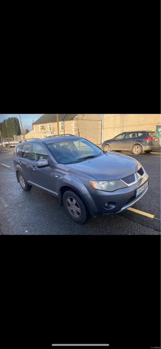 2008 Mitsubishi outlander 4 wheel drive - Image 1