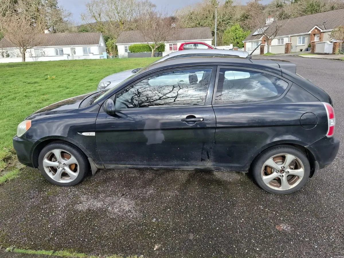 Hyundai Accent 2007 - Image 2