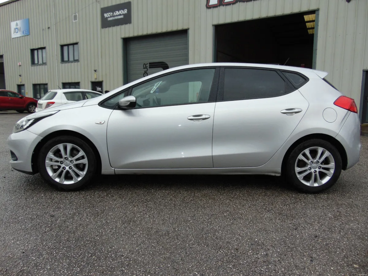 Kia Ceed 2014  1.4 VR-7 98BHP 5DR - Image 3