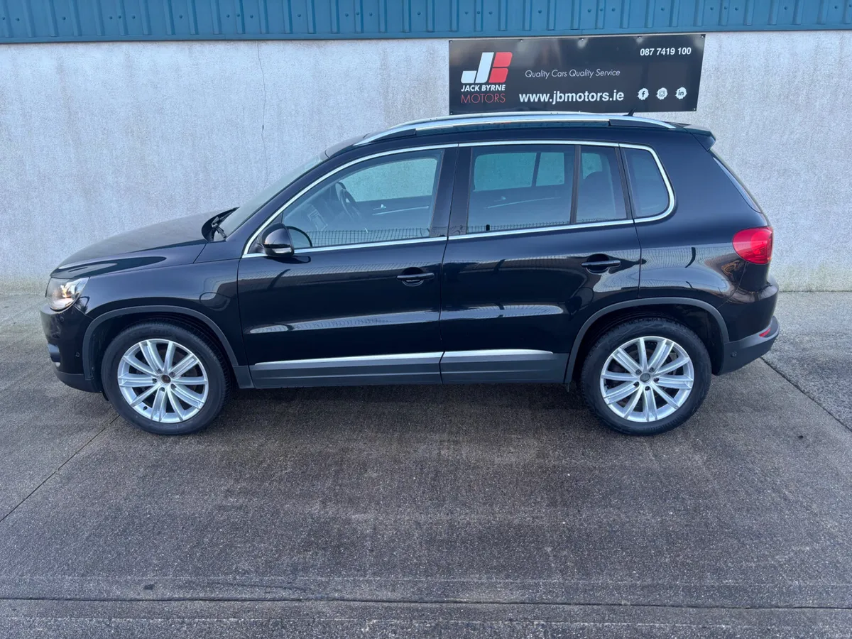 Volkswagen Tiguan SPORT LOW MILEAGE - Image 4