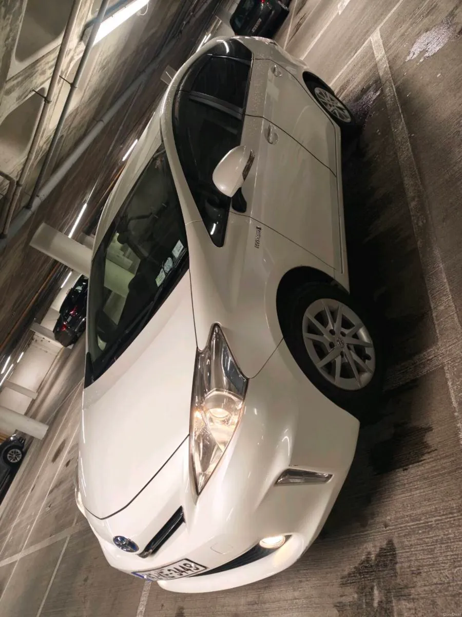 Prius Alpha 2014 7 seats - Image 3