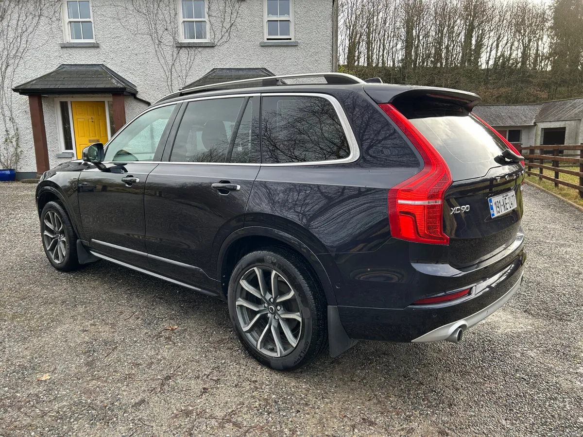2019 Volvo XC90 AWD Momentum - Image 4