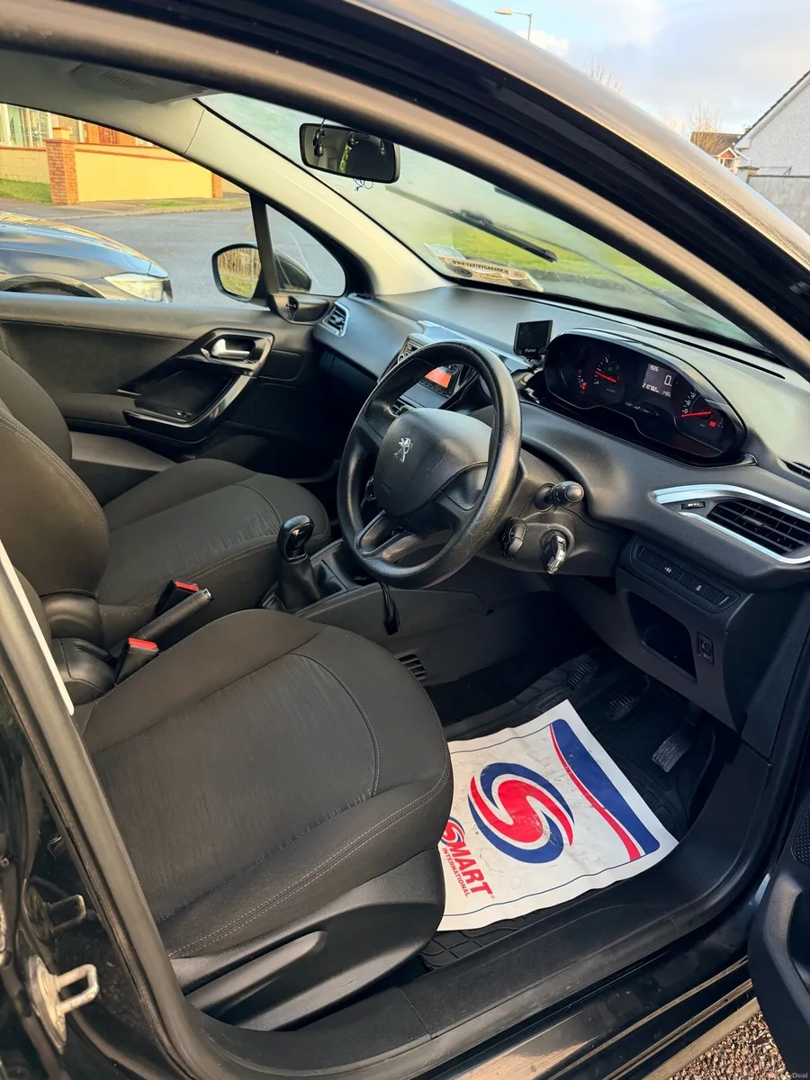 Peugeot 208 - Image 2