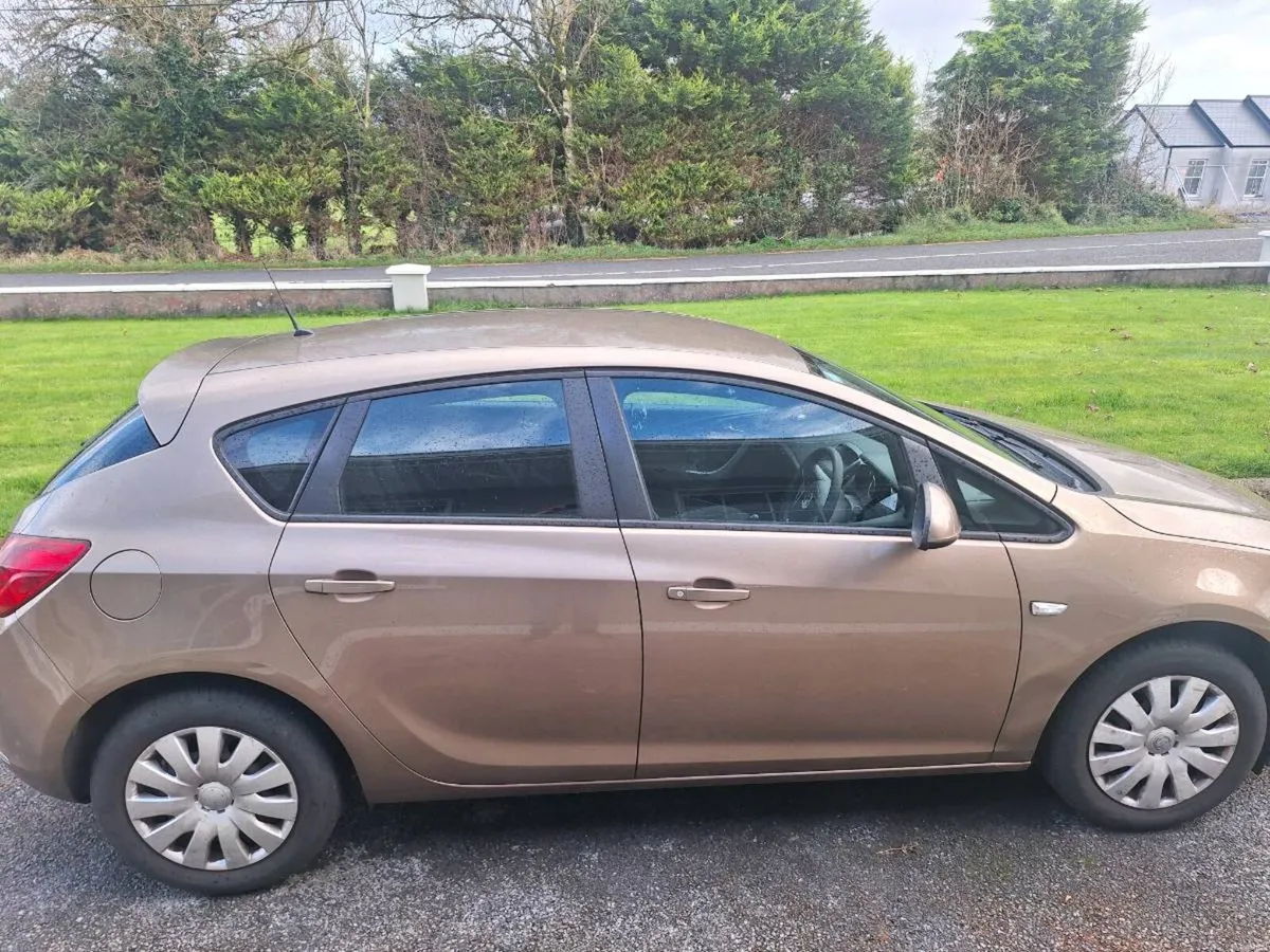 Opel Astra 1.4 - Image 1