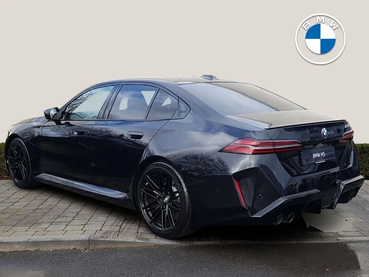 BMW M5 Saloon - Image 2