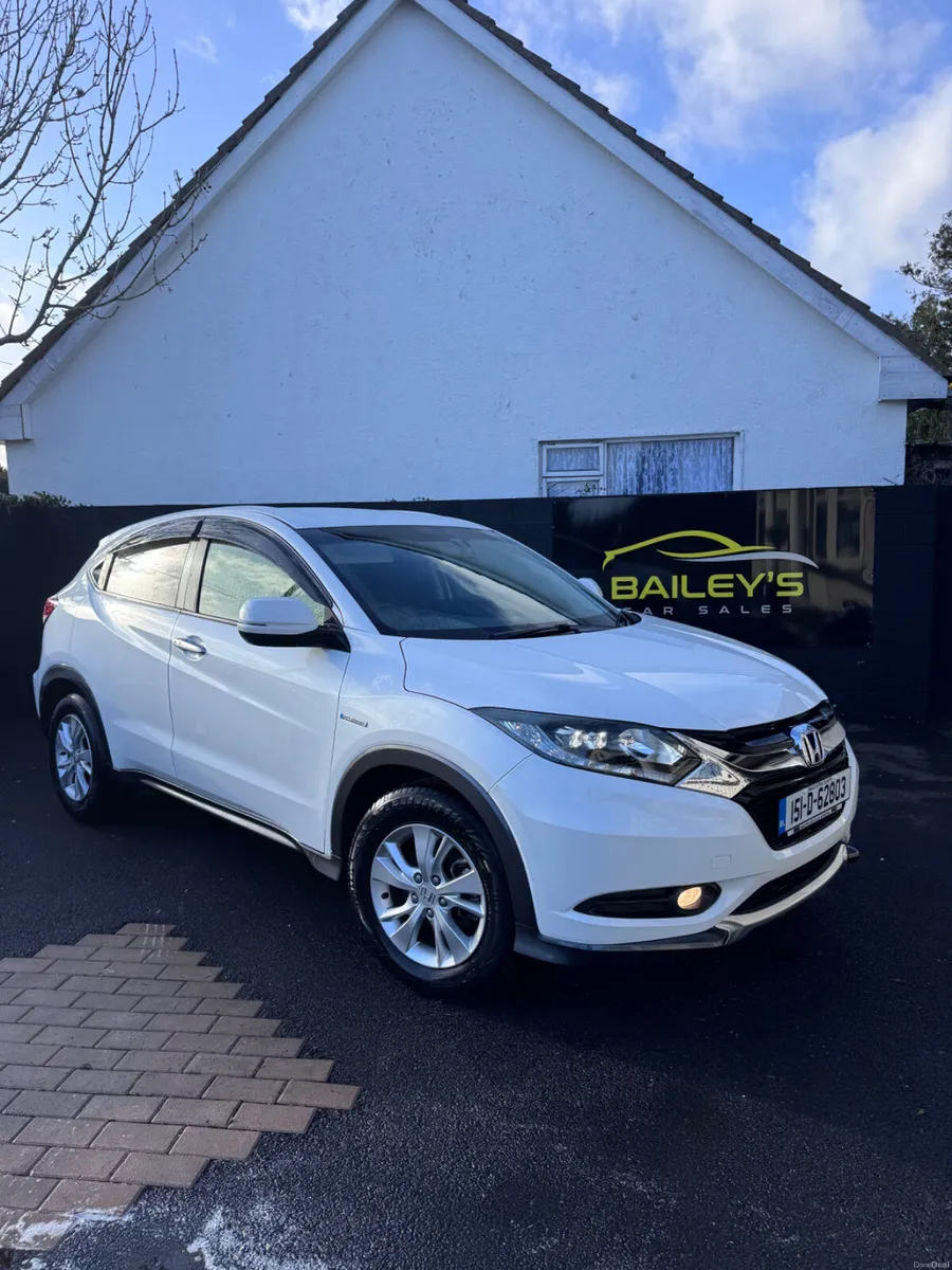 Honda Vezel 1.5 AWD HYBRID AUTO - Image 1