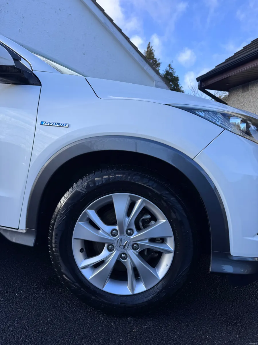 Honda Vezel 1.5 AWD HYBRID AUTO - Image 4