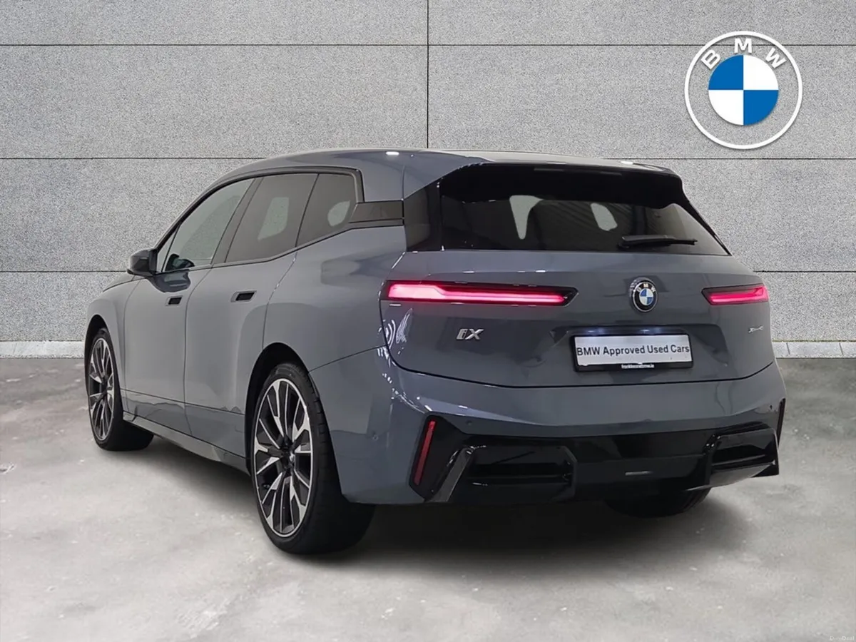 BMW iX xDrive45 M Sport - Image 3