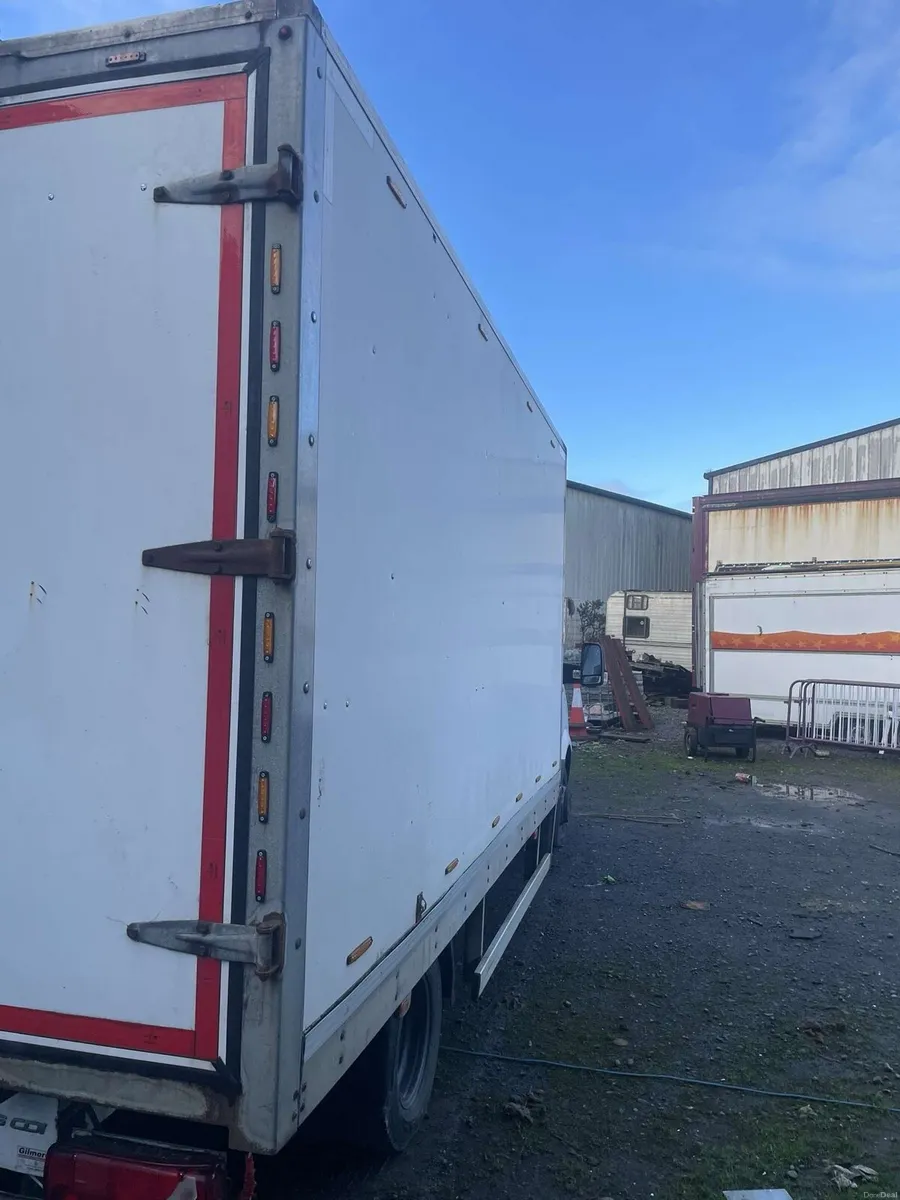 Twin wheel Mercedes sprinter - Image 2