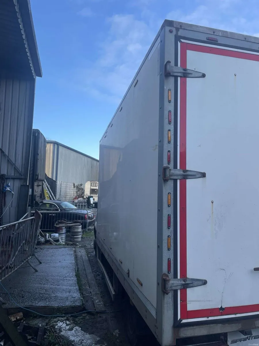 Twin wheel Mercedes sprinter - Image 3