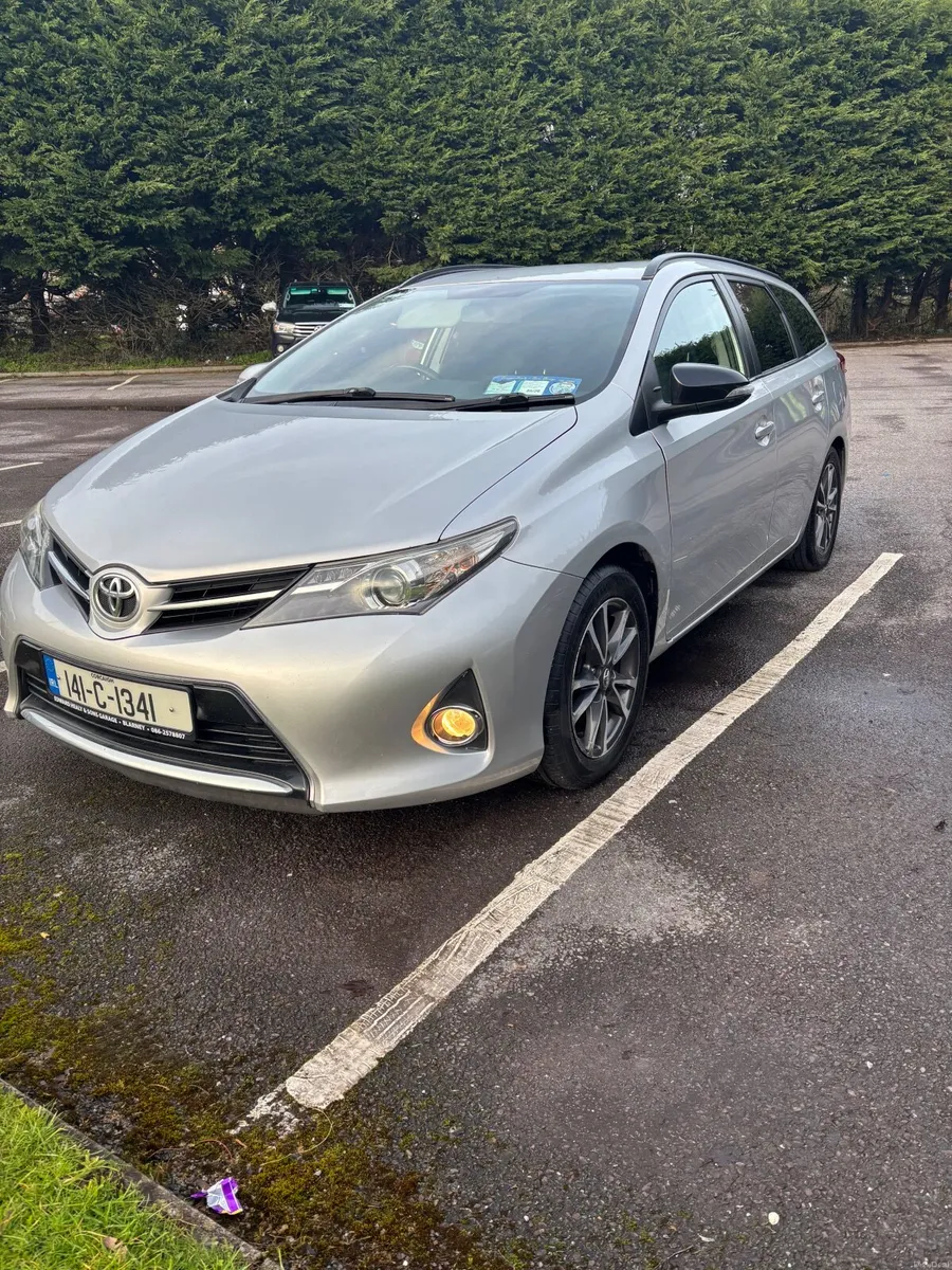 Toyota Auris 2014 - Image 2