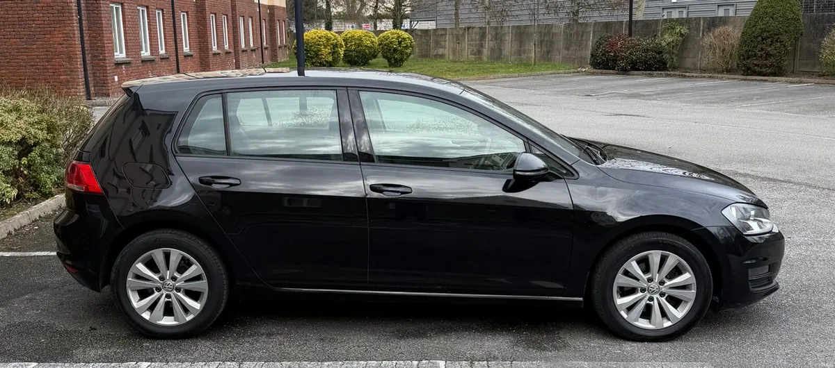 Volkswagen golf - Image 4