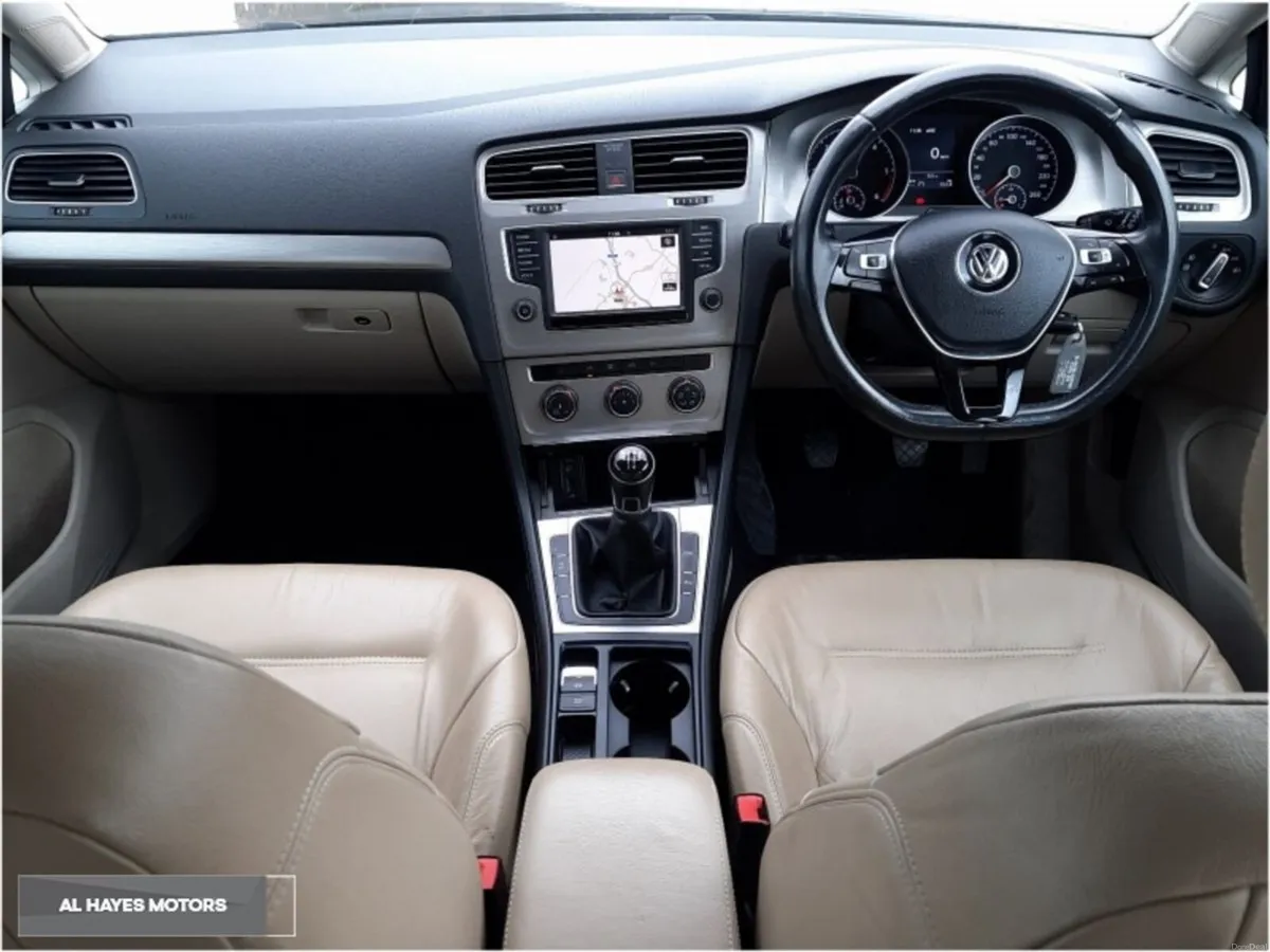 Volkswagen Golf **FULL LEATHER**REVERSING CAMERA** - Image 2