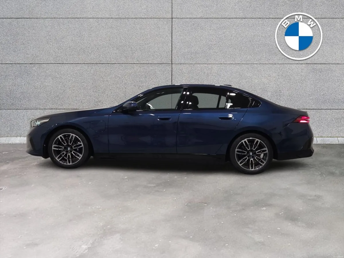 BMW 5-Series 2.0 - Image 4