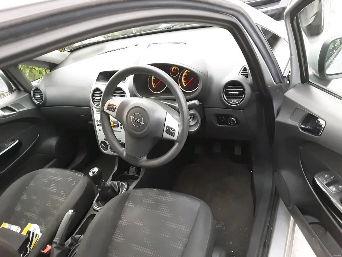 Opel corsa ncted low mileage - Image 4