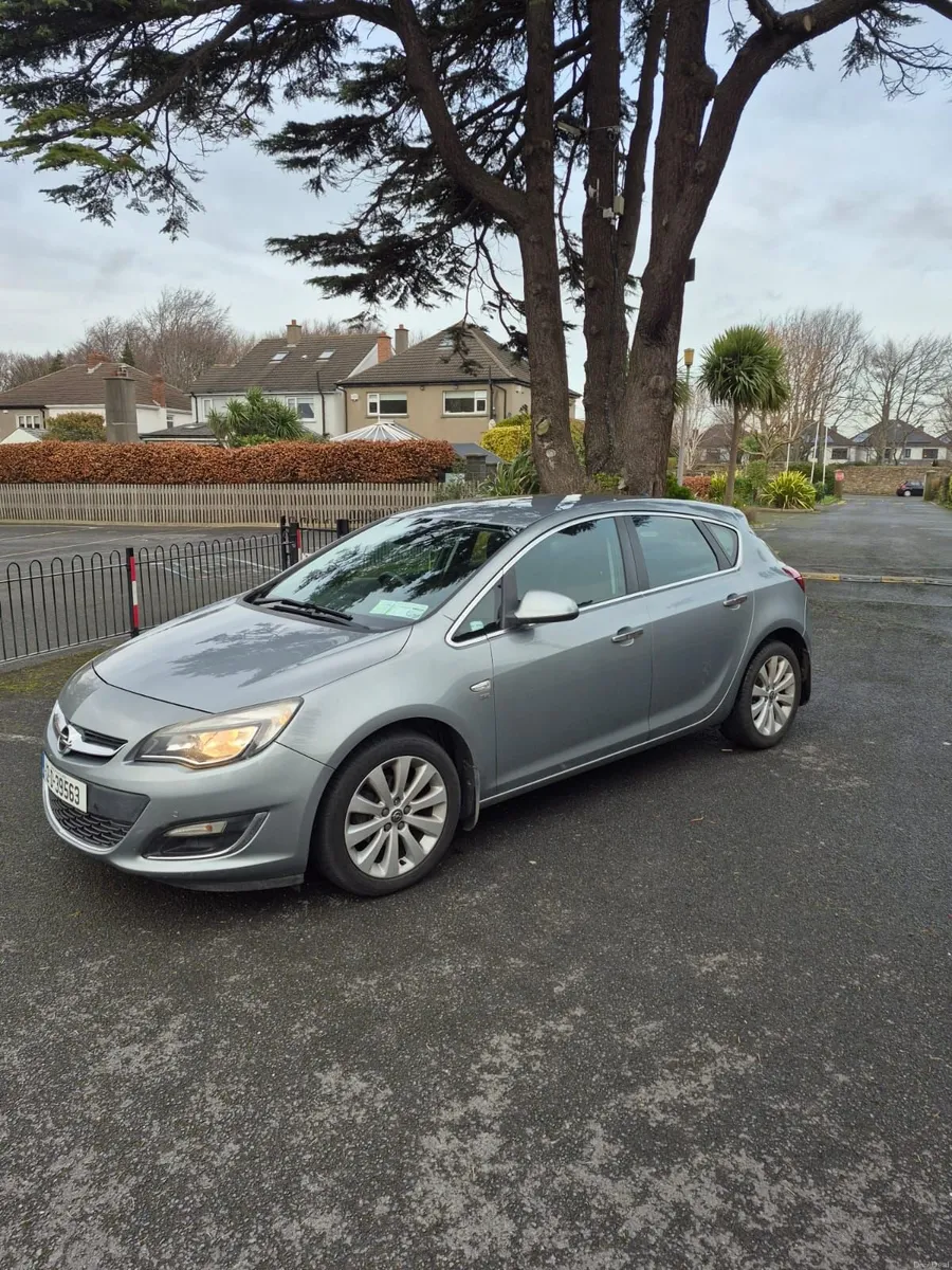 Opel Astra 2012 - Image 2