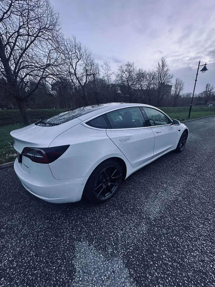 Tesla Model 3 AWD Long range 2020 /74k - Image 4