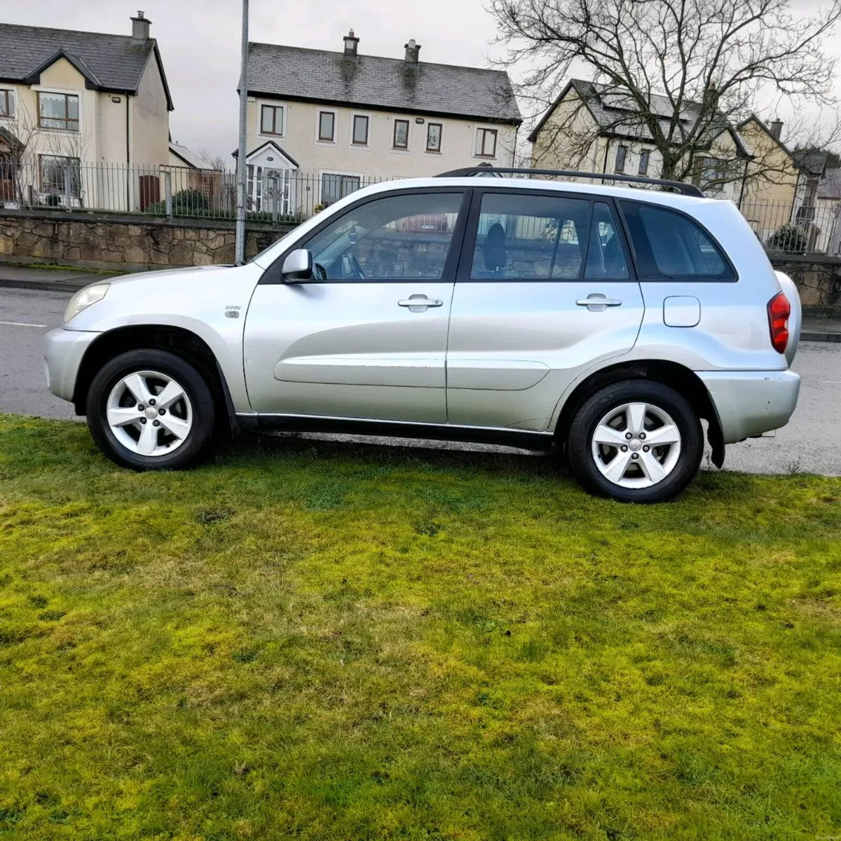VERY CLEAN TOYOTA RAV4 PETROL ⛽️ - Image 2