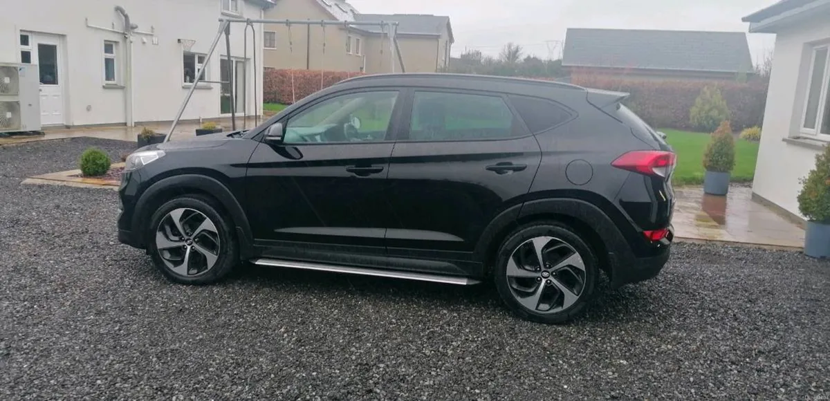 Hyundai Tuscon/Premium/Panoramic Roof/Leather - Image 3