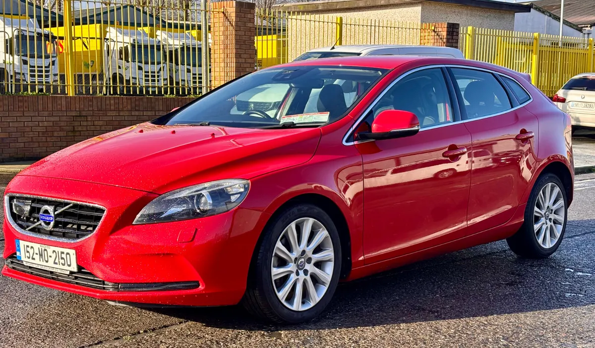 2015 Volvo V40* HEATED LEATHER SEATS* - Image 3