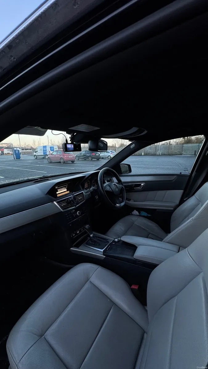 Mercedes-Benz E-Class 2009 - Image 4