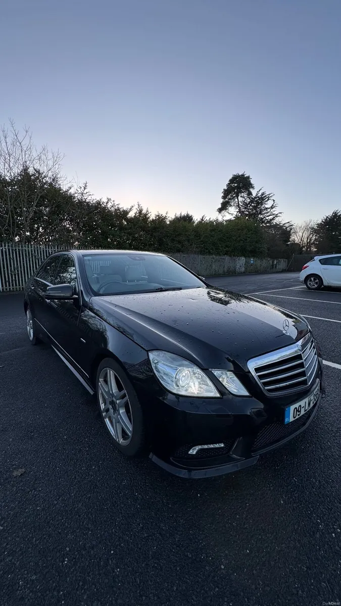 Mercedes-Benz E-Class 2009 - Image 2