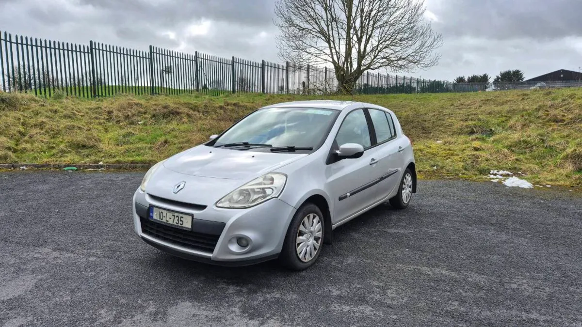 Renault clio 1.2 petrol  2010 - Image 1