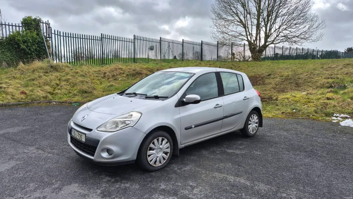 Renault clio 1.2 petrol  2010 - Image 3