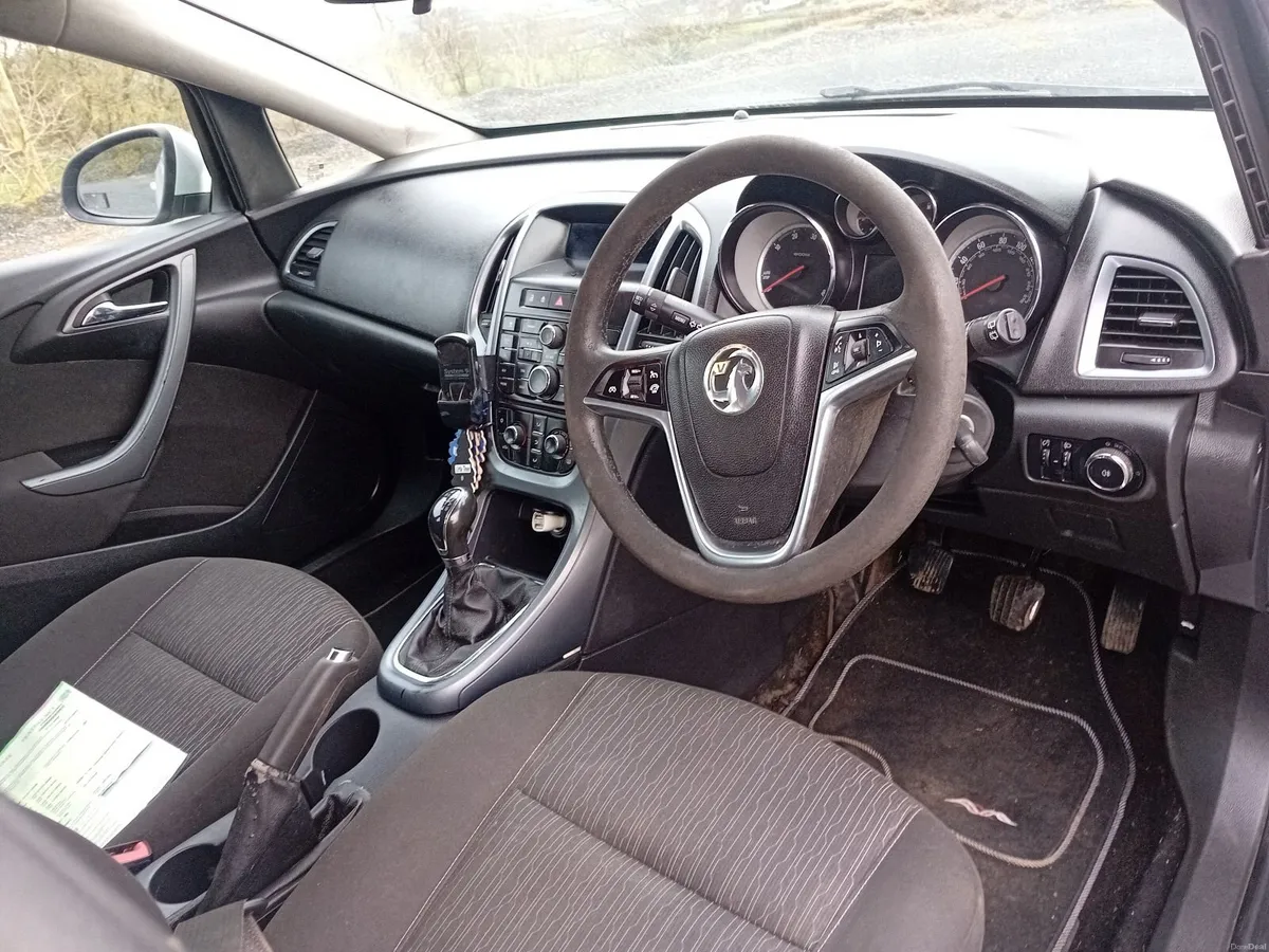 Vauxhall Astra 2012 - Image 2