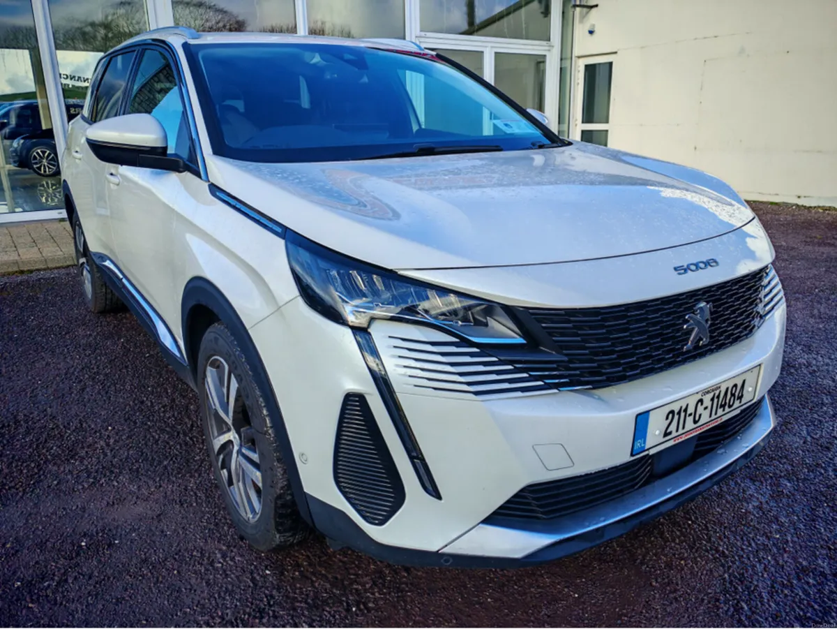 PEUGEOT 5008 ALLURE PREMIUM 130BHP 5DR - Image 1