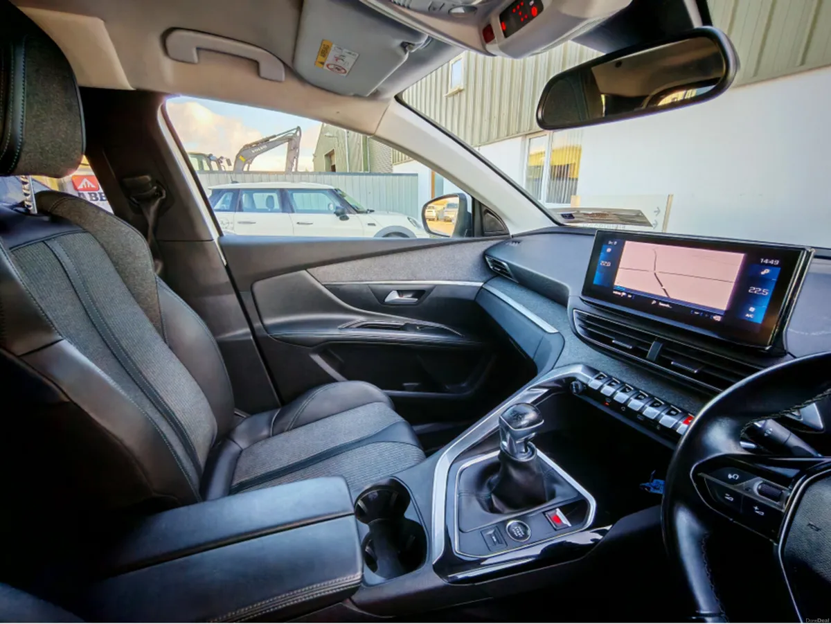 PEUGEOT 5008 ALLURE PREMIUM 130BHP 5DR - Image 3