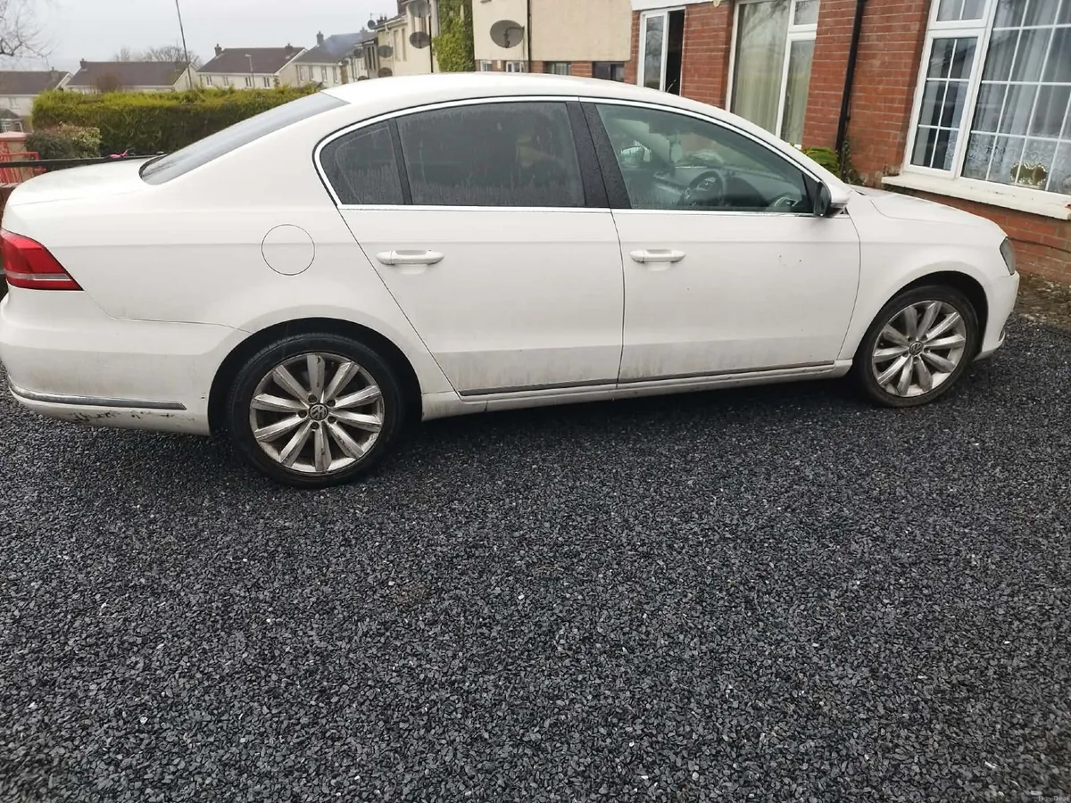 Volkswagen Passat 2013 automatic - Image 1