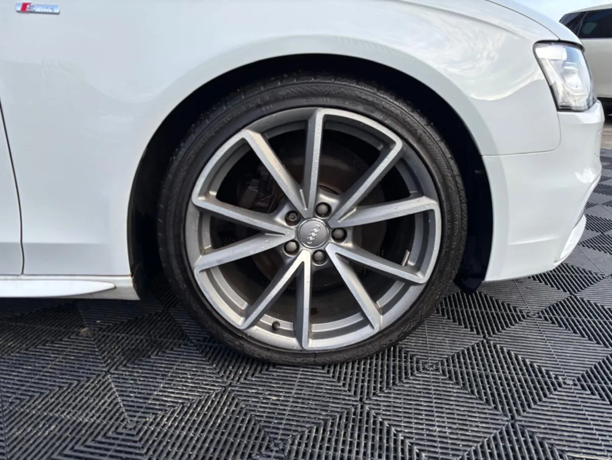 Audi A4 S LINE QUATTRO ESTATE 2.0 AUTOMATIC - Image 3