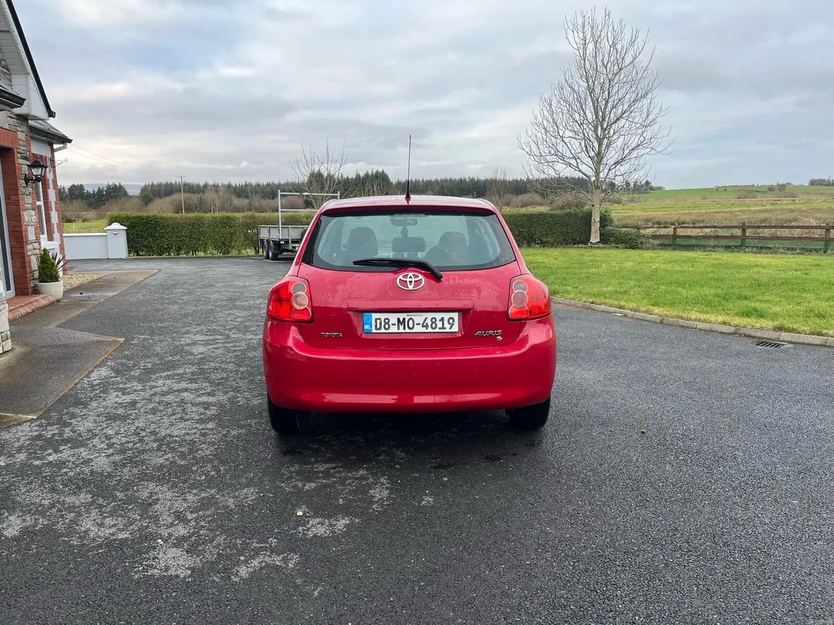 08 Toyota Auris - Image 3