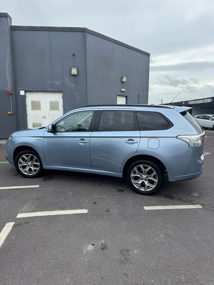 Mitsubishi outlander phev 2015 - Image 1