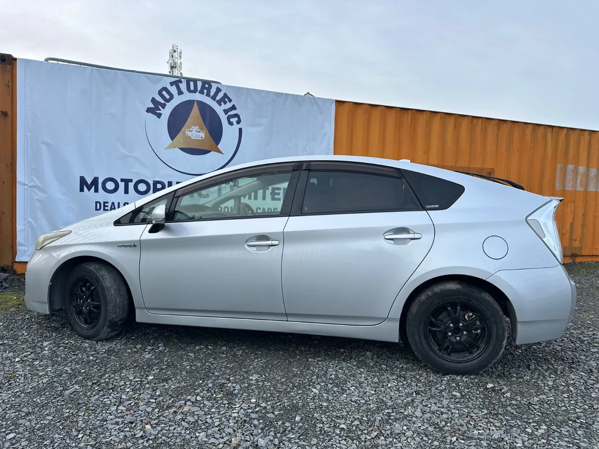 Toyota Prius 2015 | Hybrid | Reverse Cam - Image 3