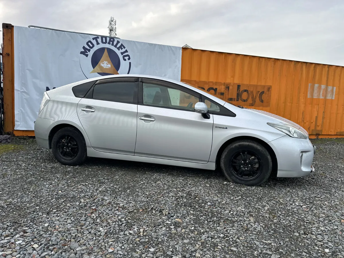 Toyota Prius 2015 | Hybrid | Reverse Cam - Image 4