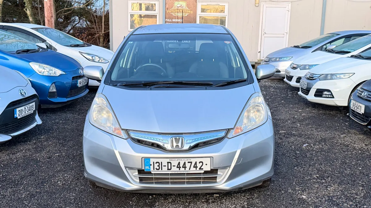 Honda Fit 2013 AUTOMATIC HYBRID LOW MILEAGE - Image 3