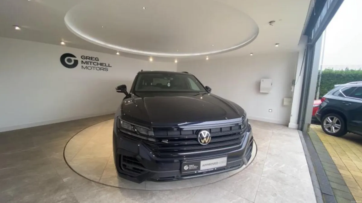 Volkswagen Touareg 3.0 V6 TSI PHEV 4Motion R 5dr T - Image 2
