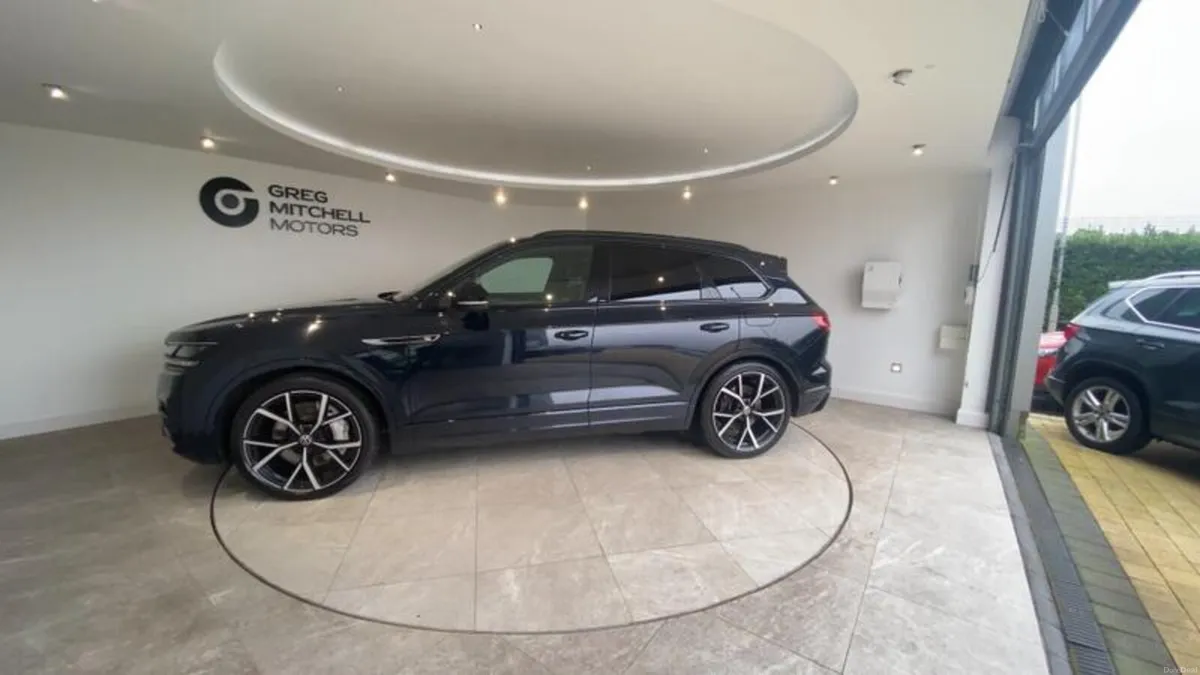 Volkswagen Touareg 3.0 V6 TSI PHEV 4Motion R 5dr T - Image 4